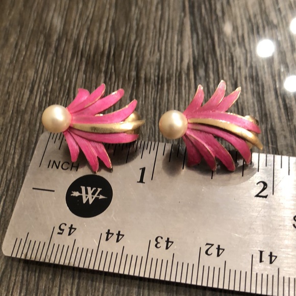 Vintage Pink, Gold & Faux Pearl Clip Earrings - Picture 11 of 14